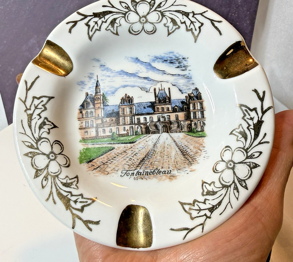 Limoges Castel France Fontainebleau Porcelain Ashtray Gold Trim Souvenir 4.5"